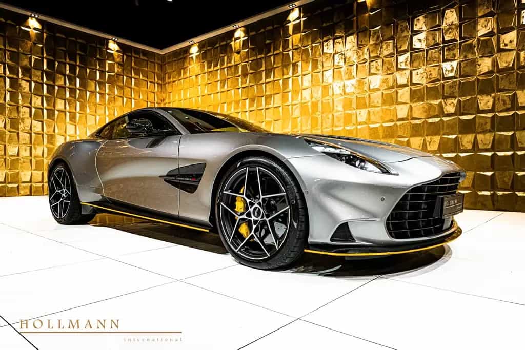 Aston Martin Vanquish Coupe +Carbon+Panoramic+MY26 null-photo-11