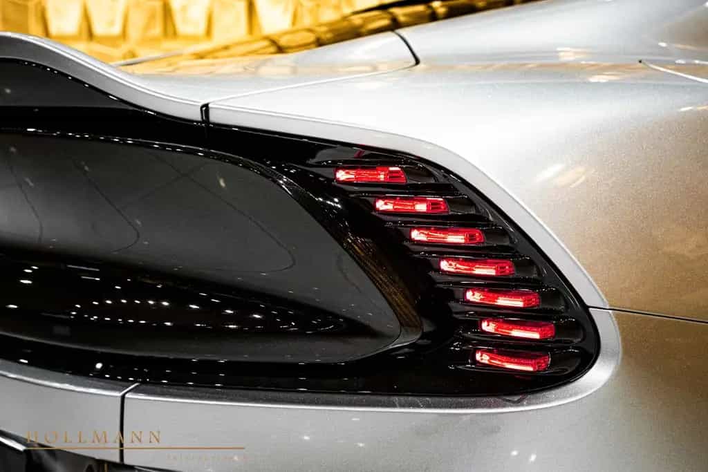 Aston Martin Vanquish Coupe +Carbon+Panoramic+MY26 null-photo-17