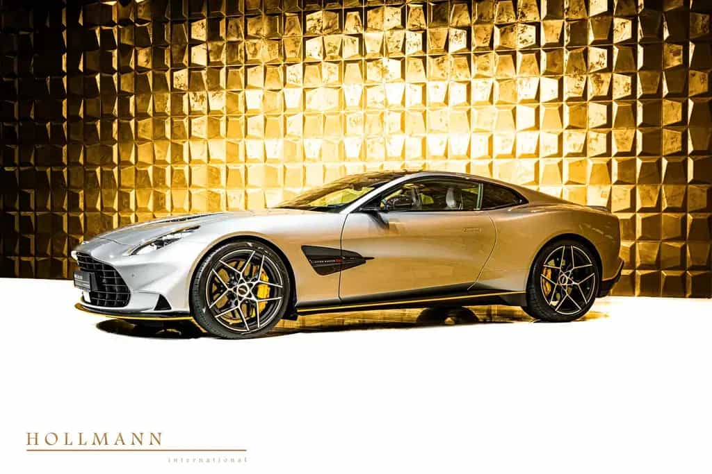 Aston Martin Vanquish Coupe +Carbon+Panoramic+MY26 null-photo-3