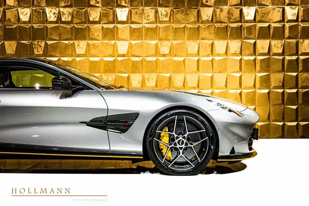 Aston Martin Vanquish Coupe +Carbon+Panoramic+MY26 null-photo-5