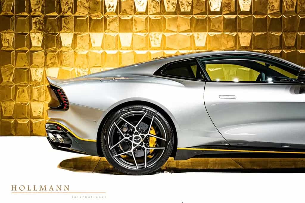 Aston Martin Vanquish Coupe +Carbon+Panoramic+MY26 null-photo-6
