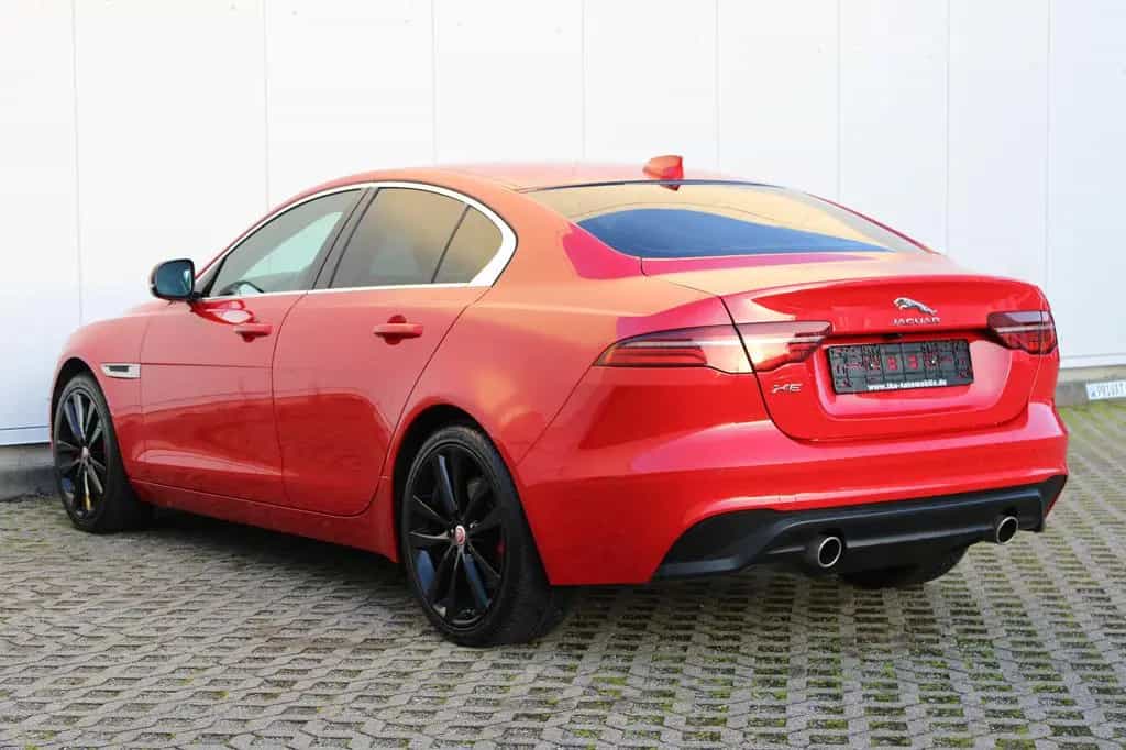 Jaguar XE SE AWD P300 10/2019-photo-13
