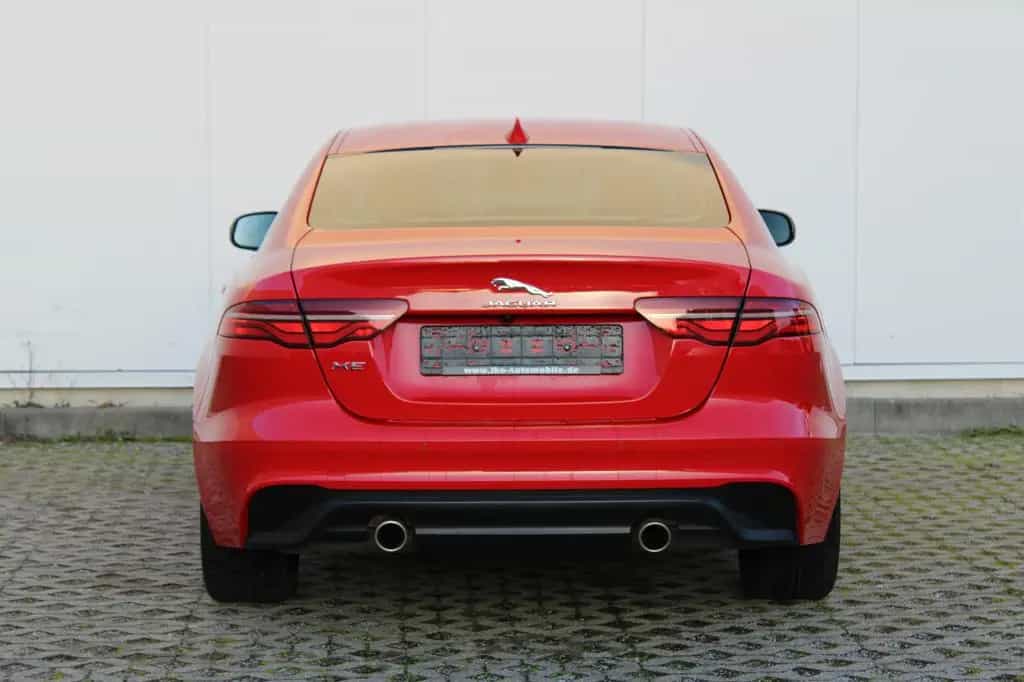 Jaguar XE SE AWD P300 10/2019-photo-14