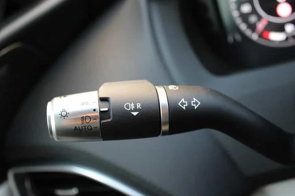 Jaguar XE SE AWD P300 10/2019-photo-24