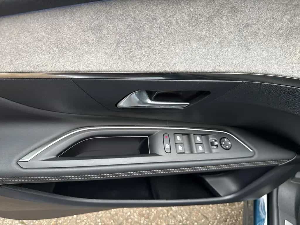 Peugeot 3008 Hybrid 136 GT Navi Digitales Cockpit LED AC 01/2024-photo-12