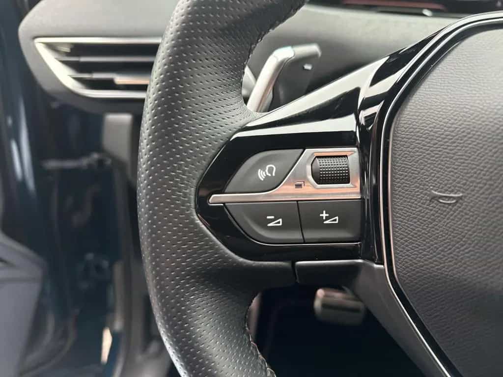 Peugeot 3008 Hybrid 136 GT Navi Digitales Cockpit LED AC 01/2024-photo-14