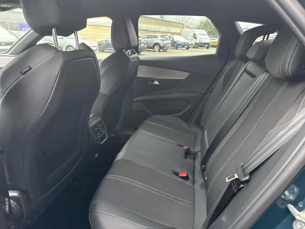 Peugeot 3008 Hybrid 136 GT Navi Digitales Cockpit LED AC 01/2024-photo-19