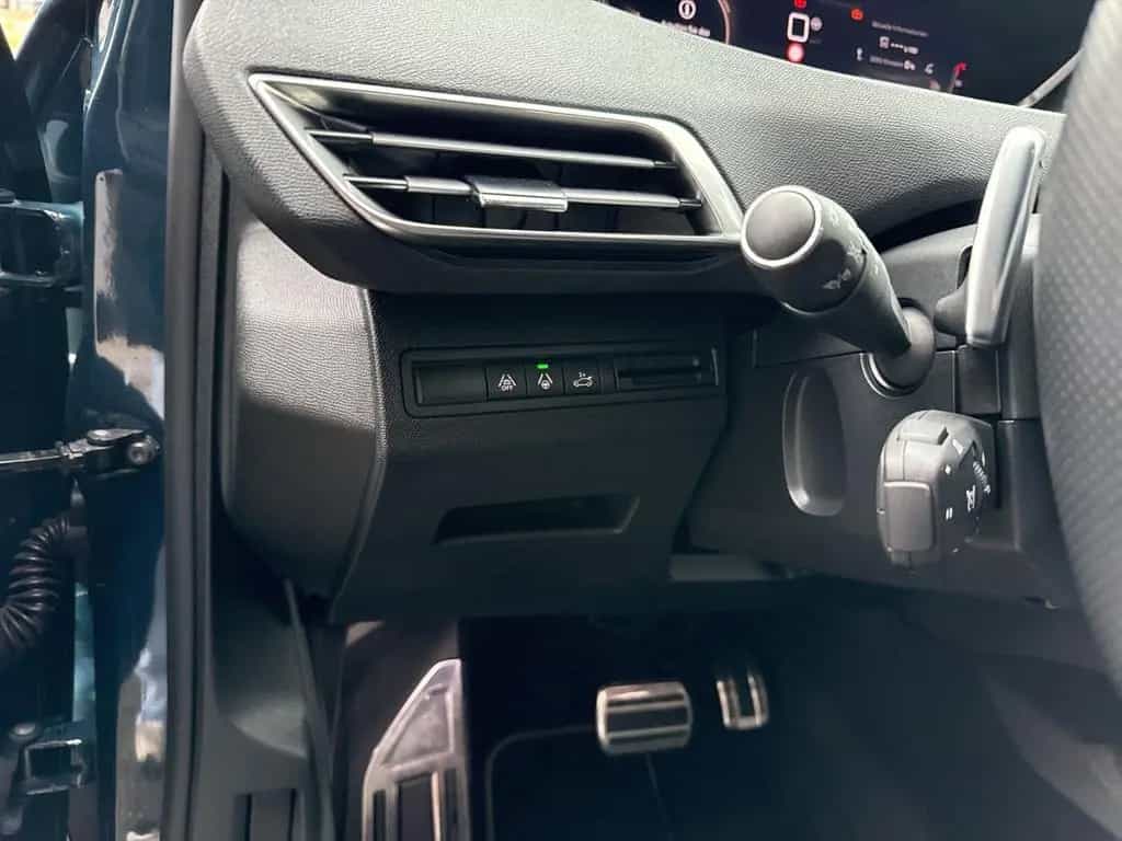 Peugeot 3008 Hybrid 136 GT Navi Digitales Cockpit LED AC 01/2024-photo-22