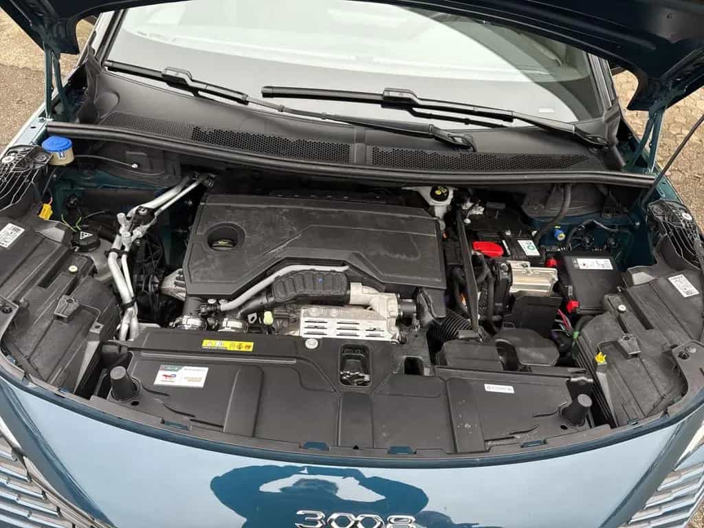 Peugeot 3008 Hybrid 136 GT Navi Digitales Cockpit LED AC 01/2024-photo-24