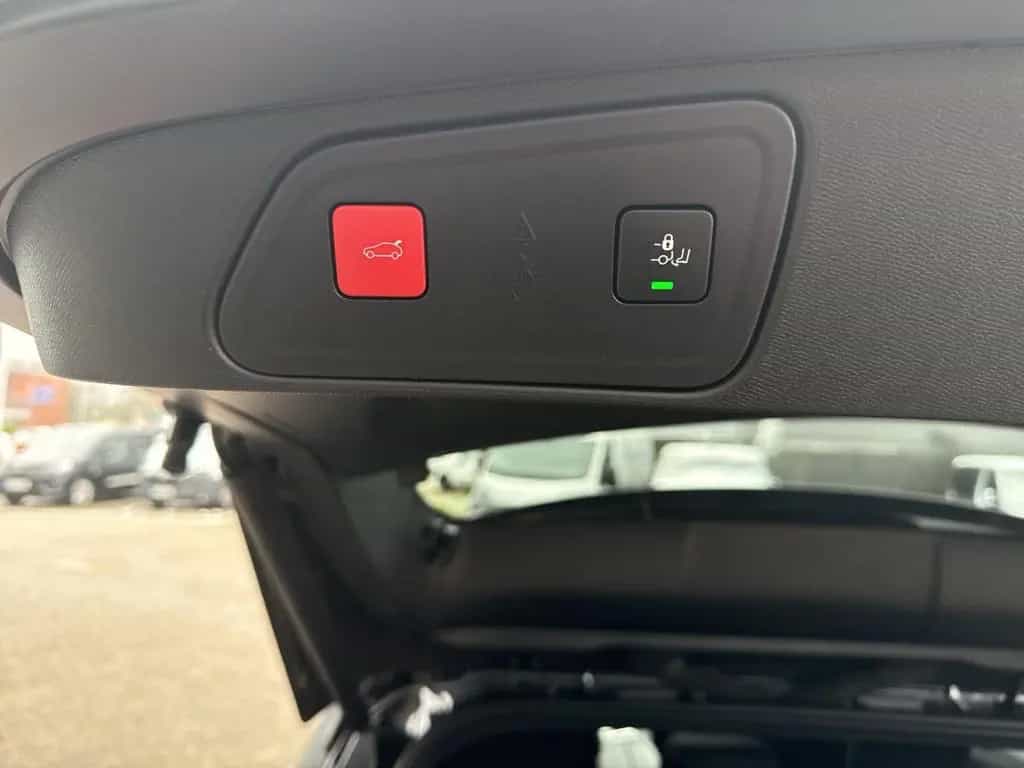 Peugeot 3008 Hybrid 136 GT Navi Digitales Cockpit LED AC 01/2024-photo-25