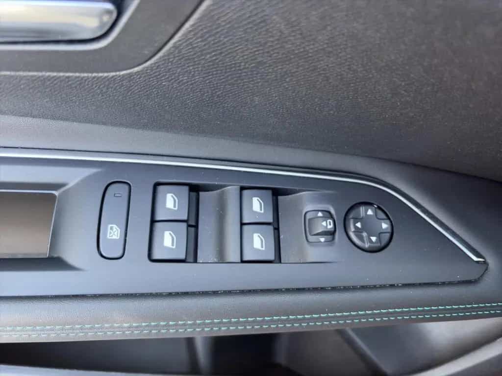 Peugeot 3008 PureTech 130 EAT8 Allure Pack Navi 11/2023-photo-12
