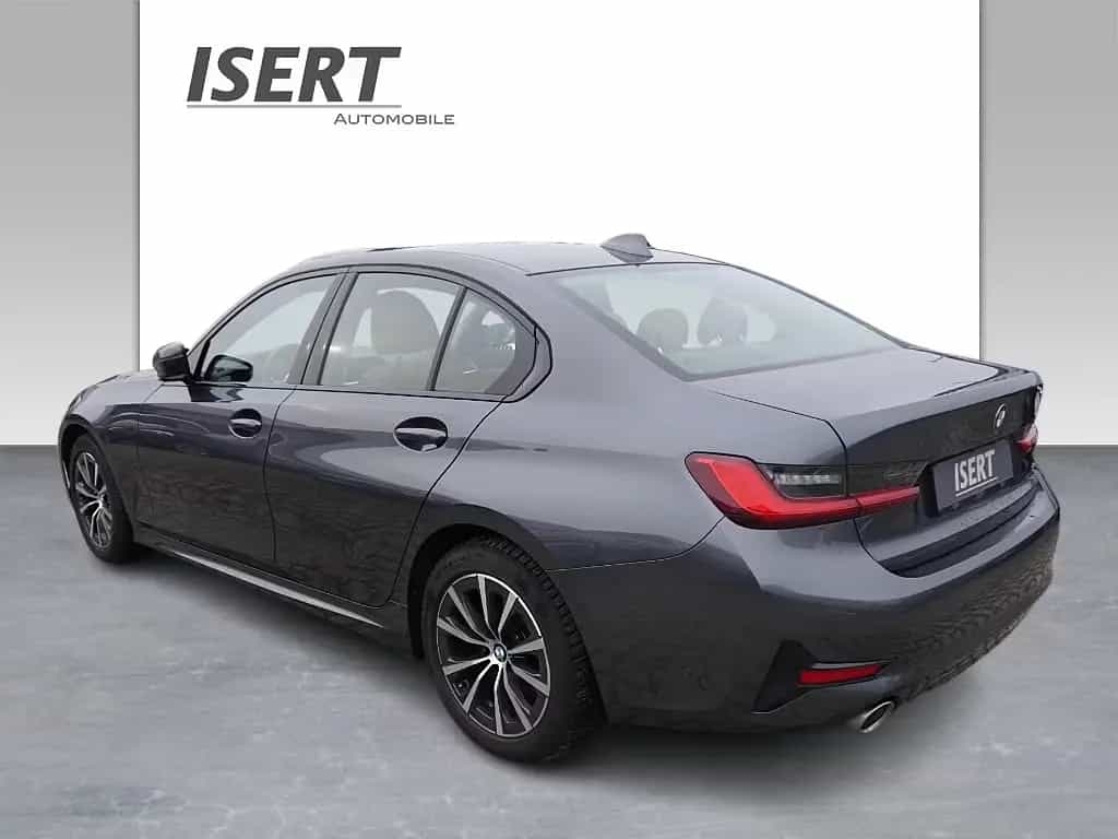 BMW 320 d Lim. Sport Line A. +RFK-LIVE PROF.+DAB 06/2021-photo-9
