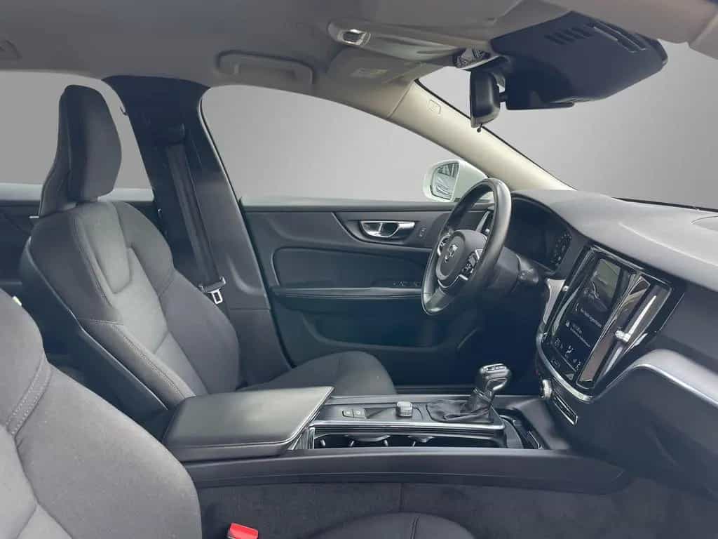 Volvo V60 Kombi Momentum Core*Buisness*CarPlay*1.Hand* 07/2020-photo-18