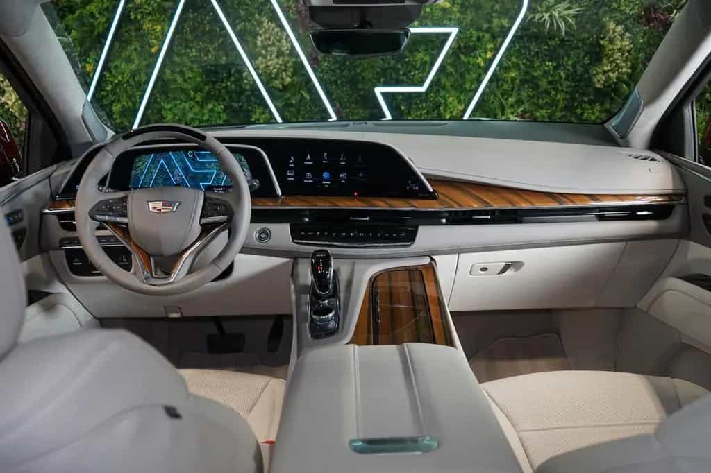 Cadillac Escalade *ESV*NIGHT-V*PANO*HUD*AKG*103.719€ NETTO 01/2026-photo-27