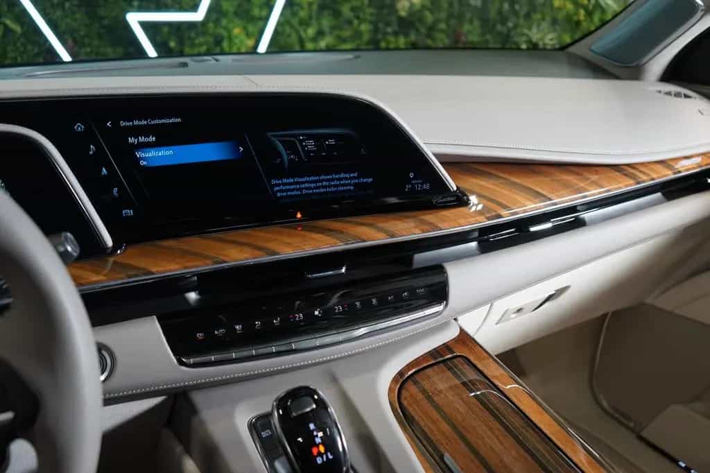 Cadillac Escalade *ESV*NIGHT-V*PANO*HUD*AKG*103.719€ NETTO 01/2026-photo-34