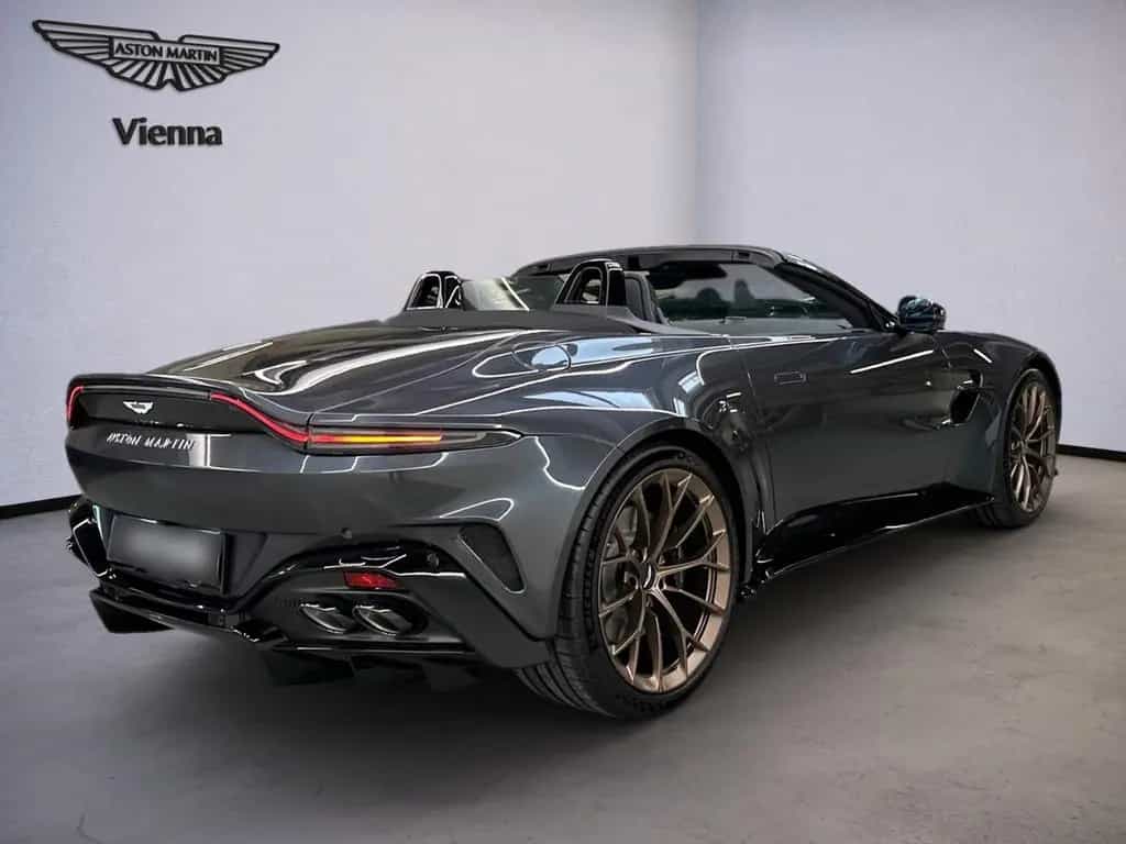 Aston Martin Vantage Roadster | Epsilon Black | Int. CF | B&W null-photo-1