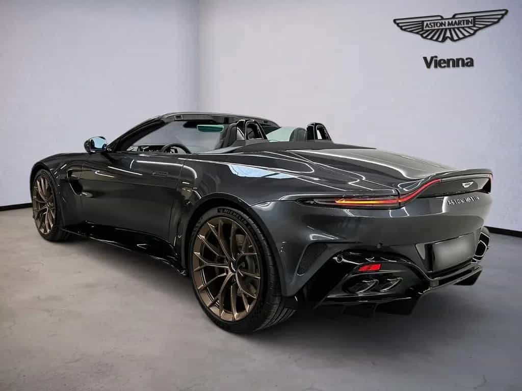 Aston Martin Vantage Roadster | Epsilon Black | Int. CF | B&W null-photo-2