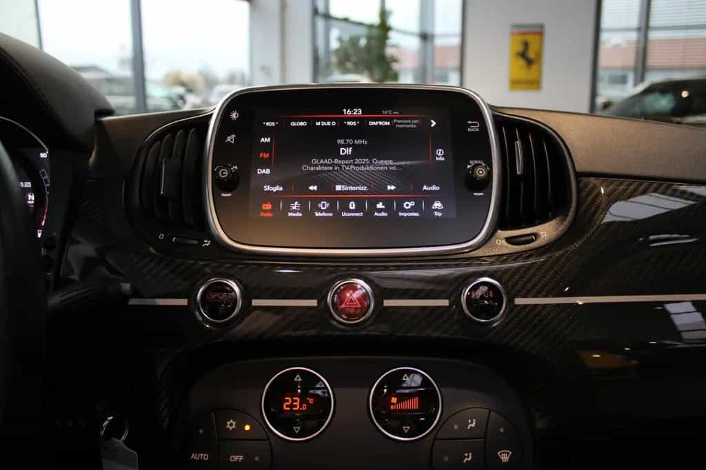 Abarth 695C RIVALE AUTOMATIK + AKRAPOVIC + CARBON 01/2019-photo-17
