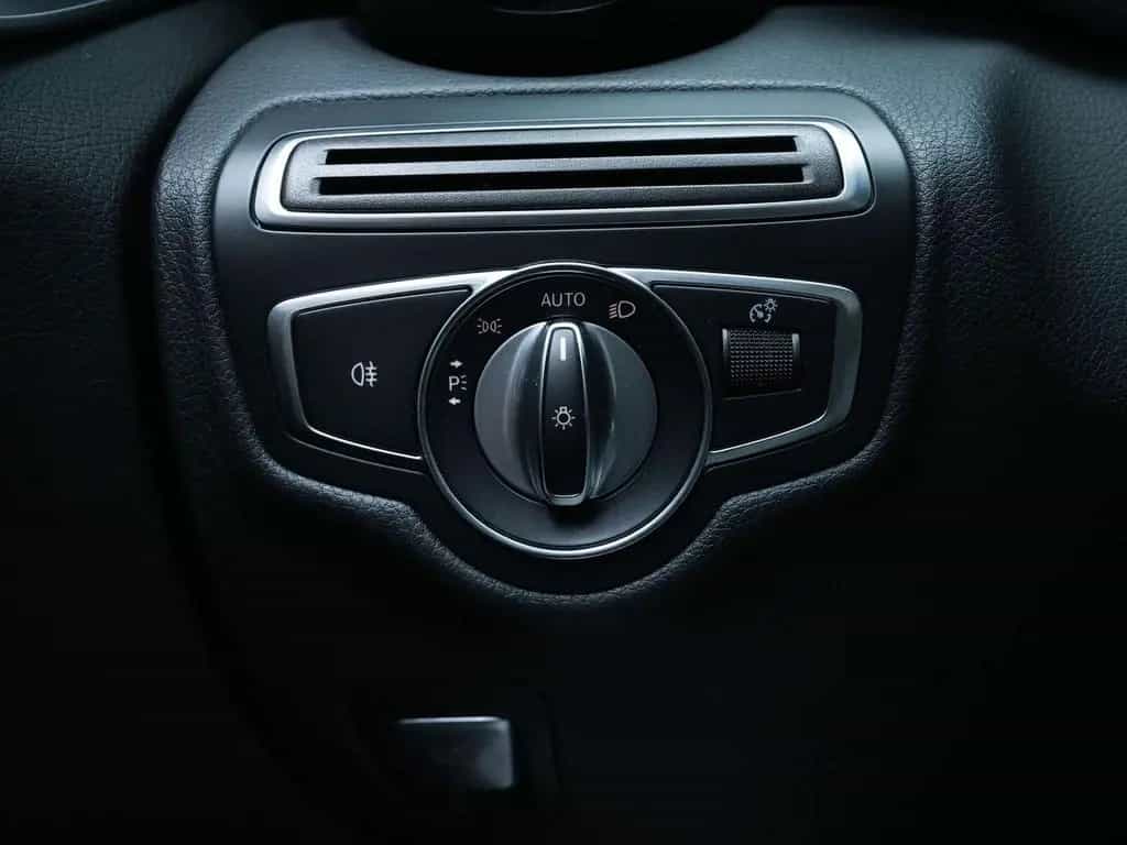 Mercedes-Benz C-Class 200 CGI NAVI*LED*TEILLEDER*SH*TEMO*PDC 08/2017-photo-27
