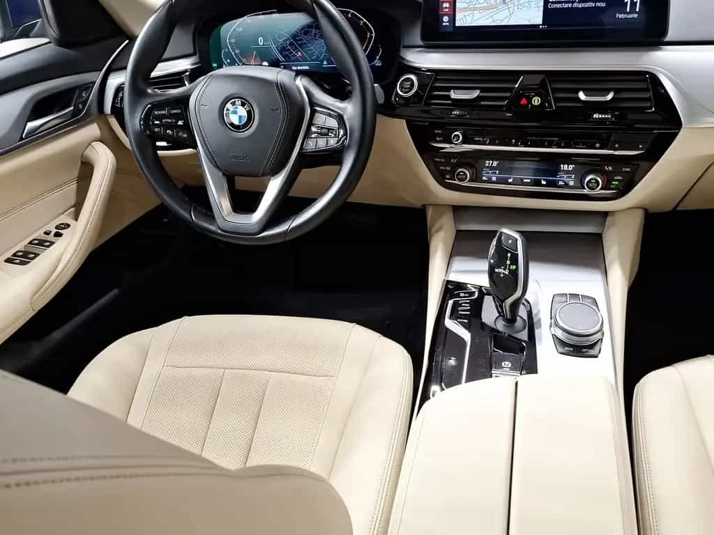 BMW 5 Series d xDrive Touring AHK LiveCockpitProf Kamera 11/2022-photo-13