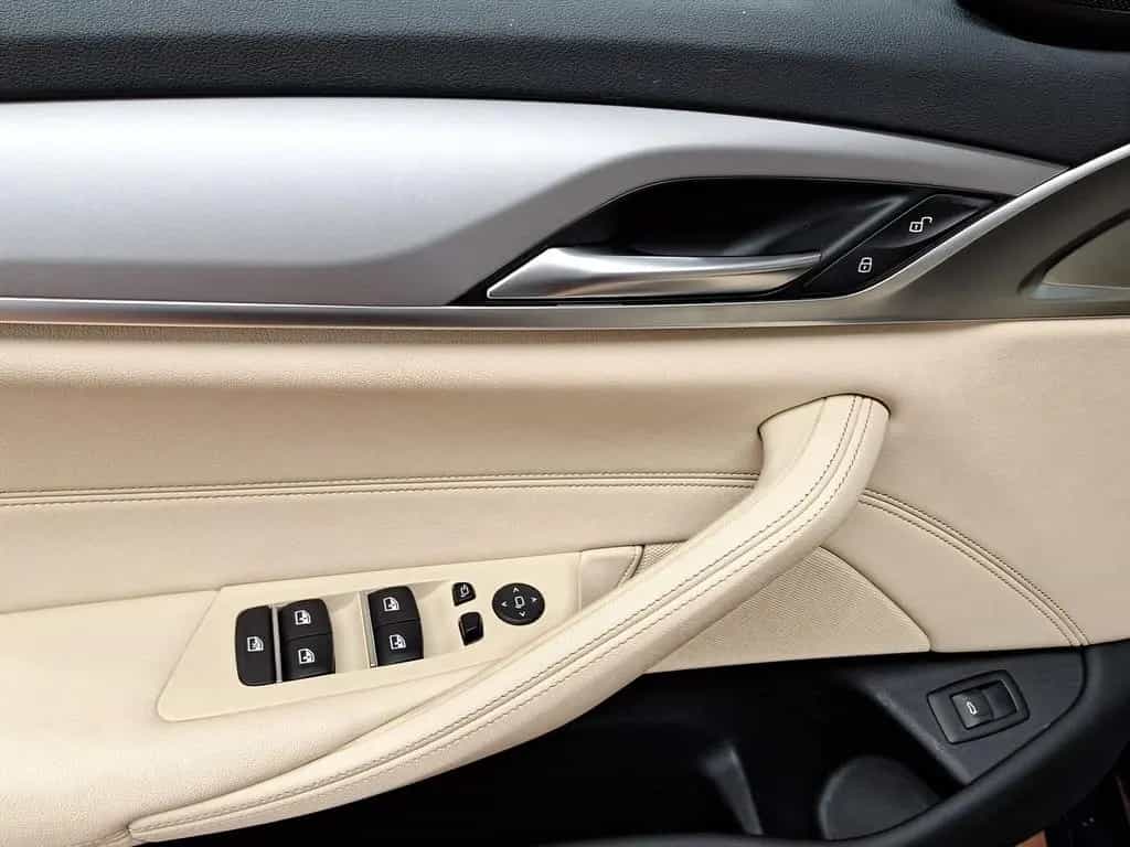 BMW 5 Series d xDrive Touring AHK LiveCockpitProf Kamera 11/2022-photo-15