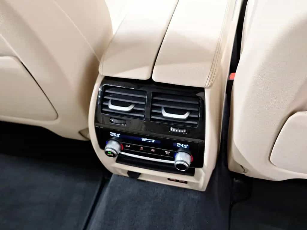 BMW 5 Series d xDrive Touring AHK LiveCockpitProf Kamera 11/2022-photo-16