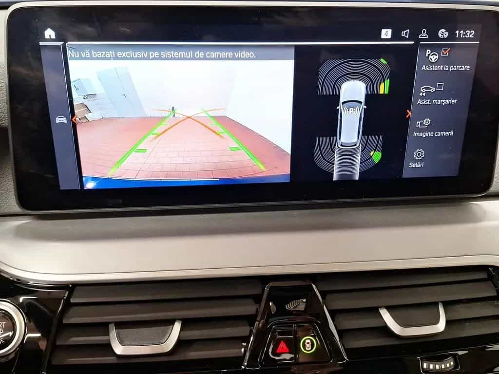 BMW 5 Series d xDrive Touring AHK LiveCockpitProf Kamera 11/2022-photo-18