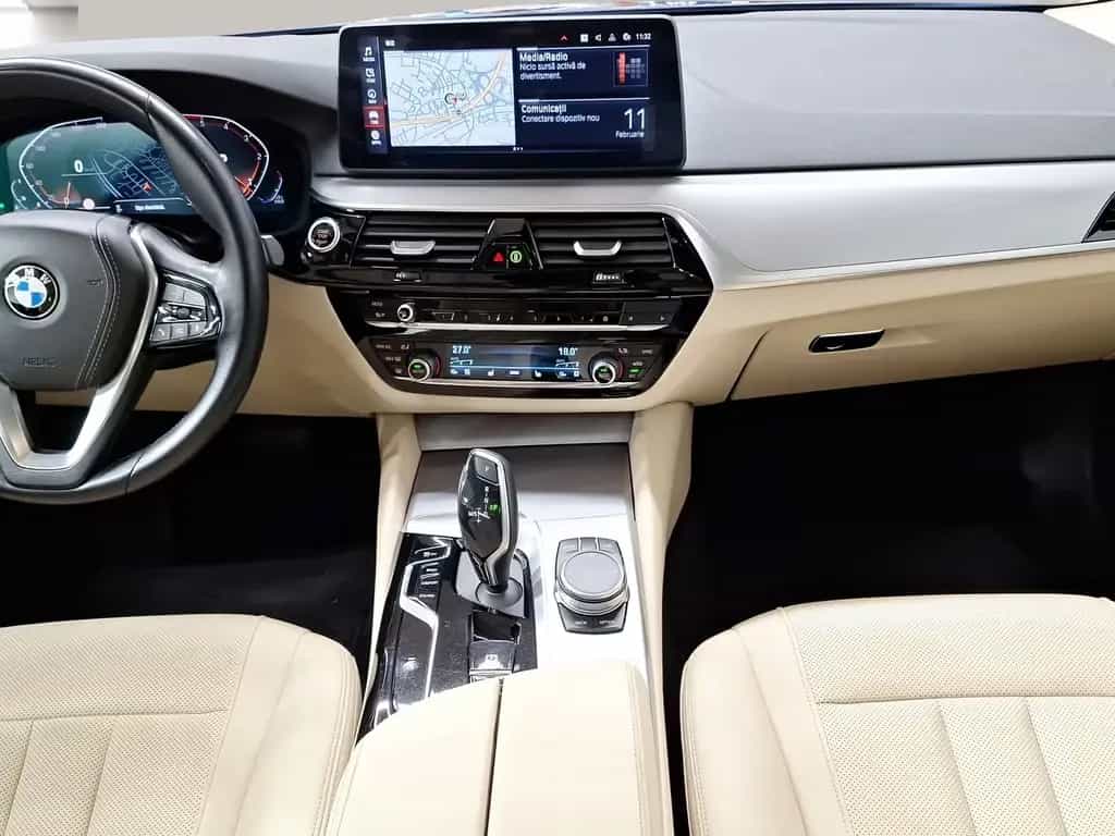 BMW 5 Series d xDrive Touring AHK LiveCockpitProf Kamera 11/2022-photo-6