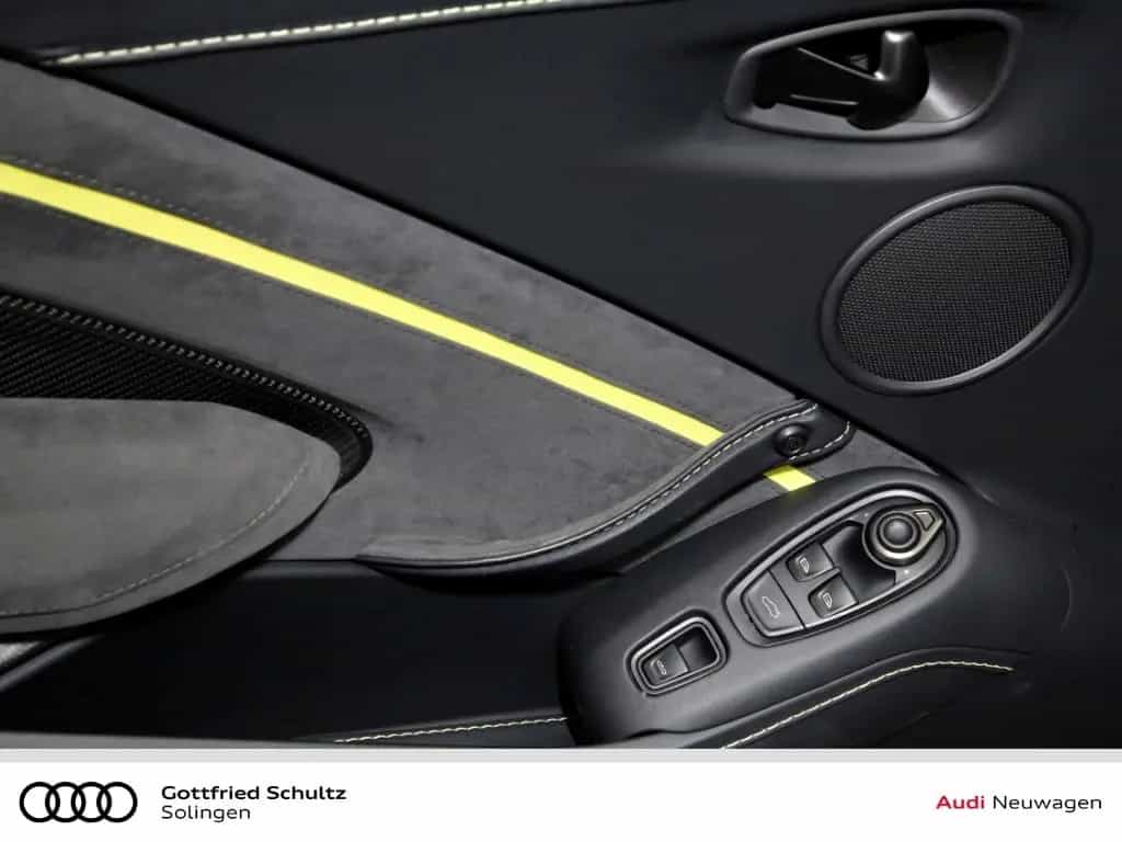 Aston Martin V8 Vantage F1 edition 07/2022-photo-13