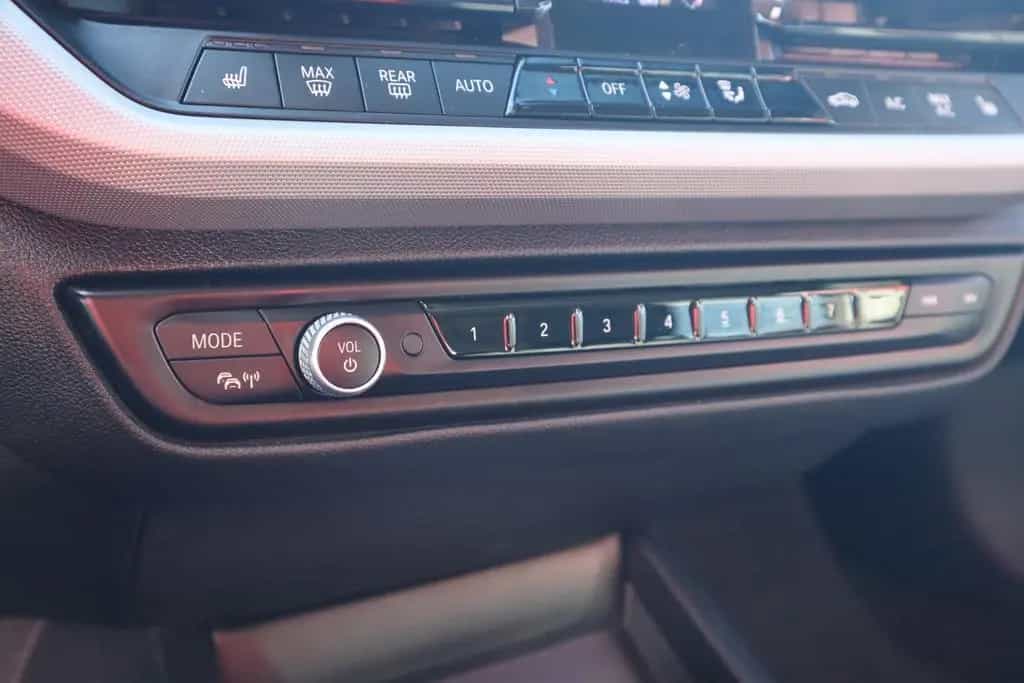 BMW 1 Series 118i Advantage Navi Sitzheizung DAB PDC Tempomat 12/2020-photo-17