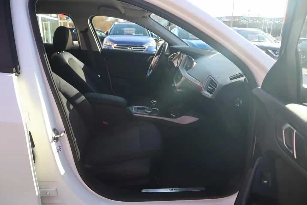 BMW 1 Series 118i Advantage Navi Sitzheizung DAB PDC Tempomat 12/2020-photo-24