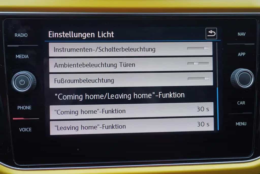 Volkswagen T-Roc 1.5 TSI  Style DSG LED Navi AHK Sitzheizun 03/2019-photo-16