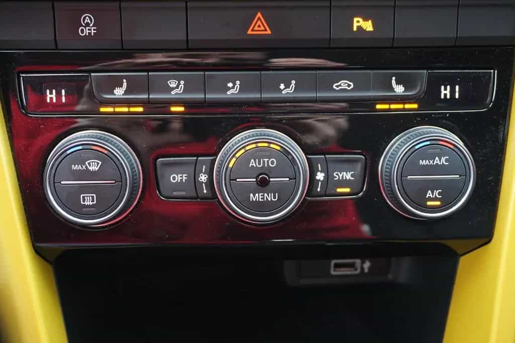 Volkswagen T-Roc 1.5 TSI  Style DSG LED Navi AHK Sitzheizun 03/2019-photo-20