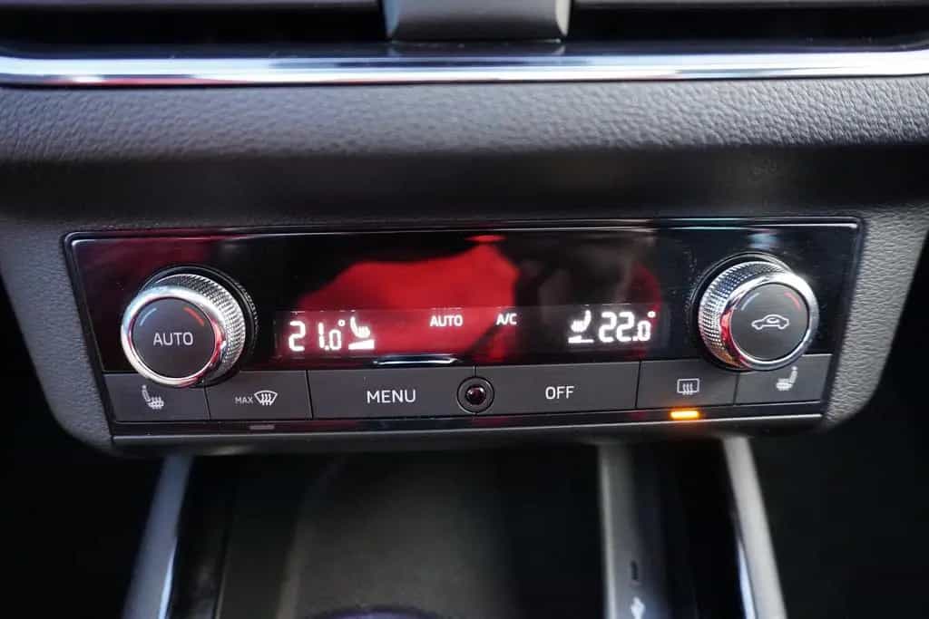 Skoda Kamiq 1.5 TSI Monte Carlo DSG LED Navi AHK PDC 07/2020-photo-16