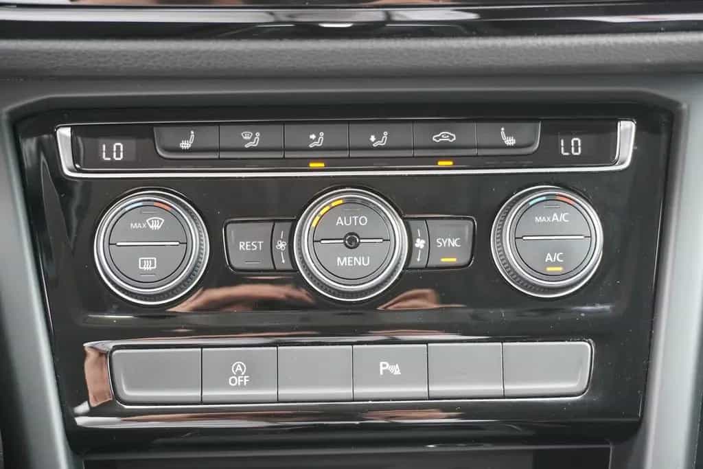 Volkswagen Touran 1.5 TSI DSG R-line LED Navi ACC Kamera 01/2019-photo-25