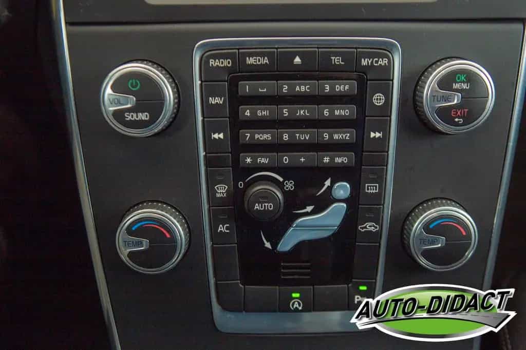 Volvo S60 Lim. Kinetic 03/2015-photo-12