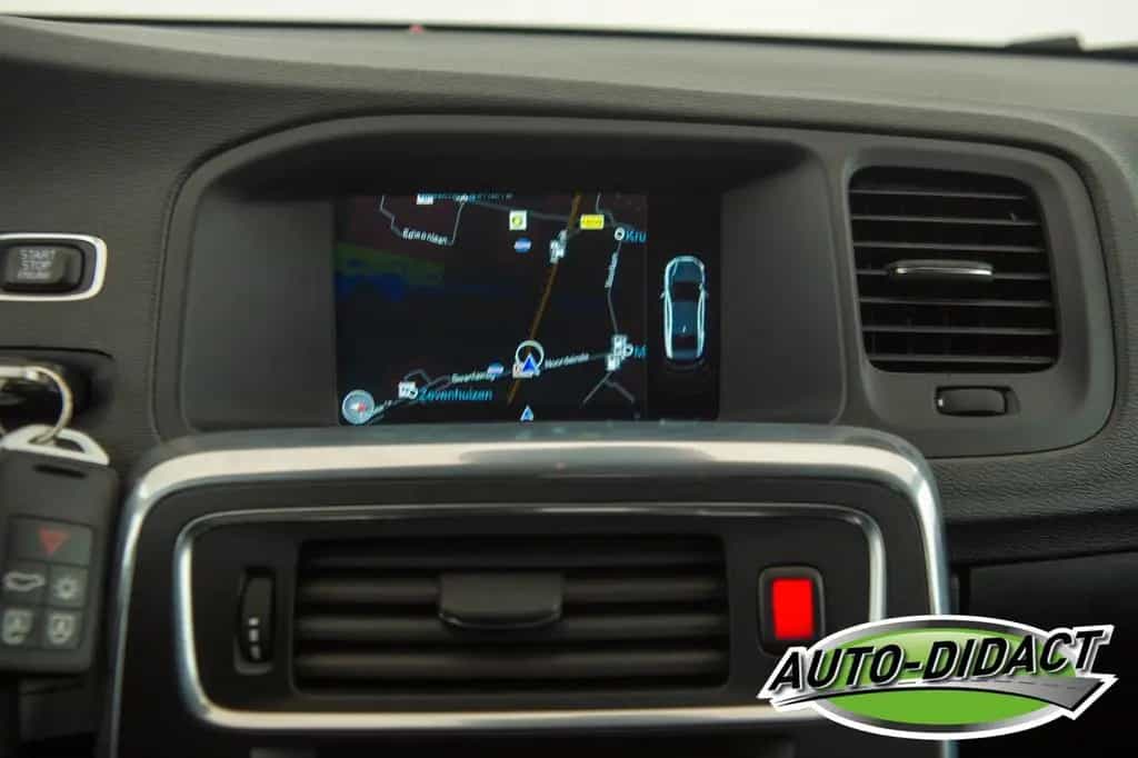 Volvo S60 Lim. Kinetic 03/2015-photo-13