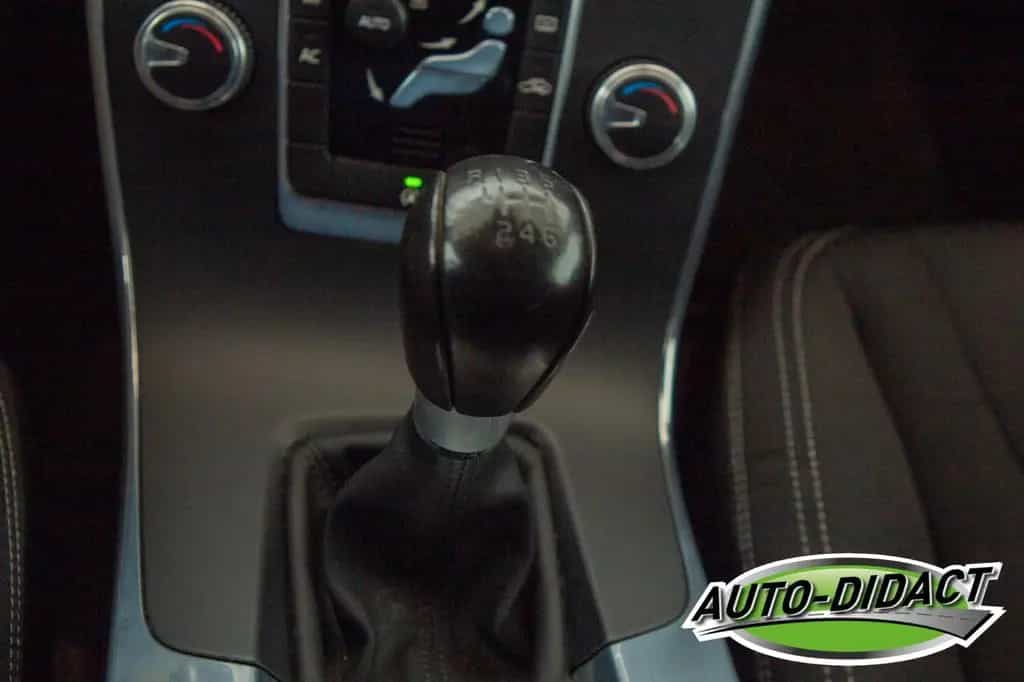 Volvo S60 Lim. Kinetic 03/2015-photo-14