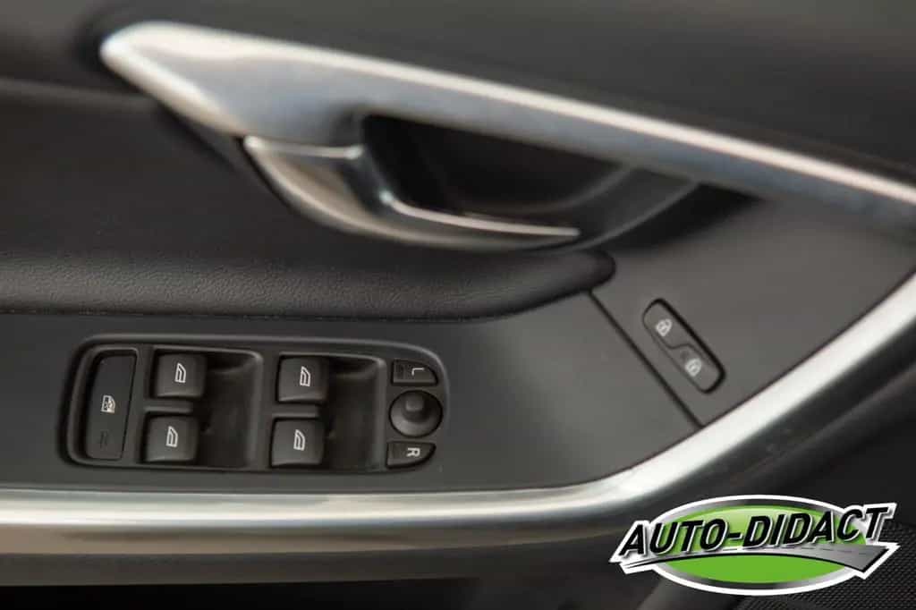 Volvo S60 Lim. Kinetic 03/2015-photo-18
