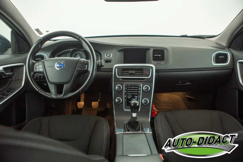 Volvo S60 Lim. Kinetic 03/2015-photo-24