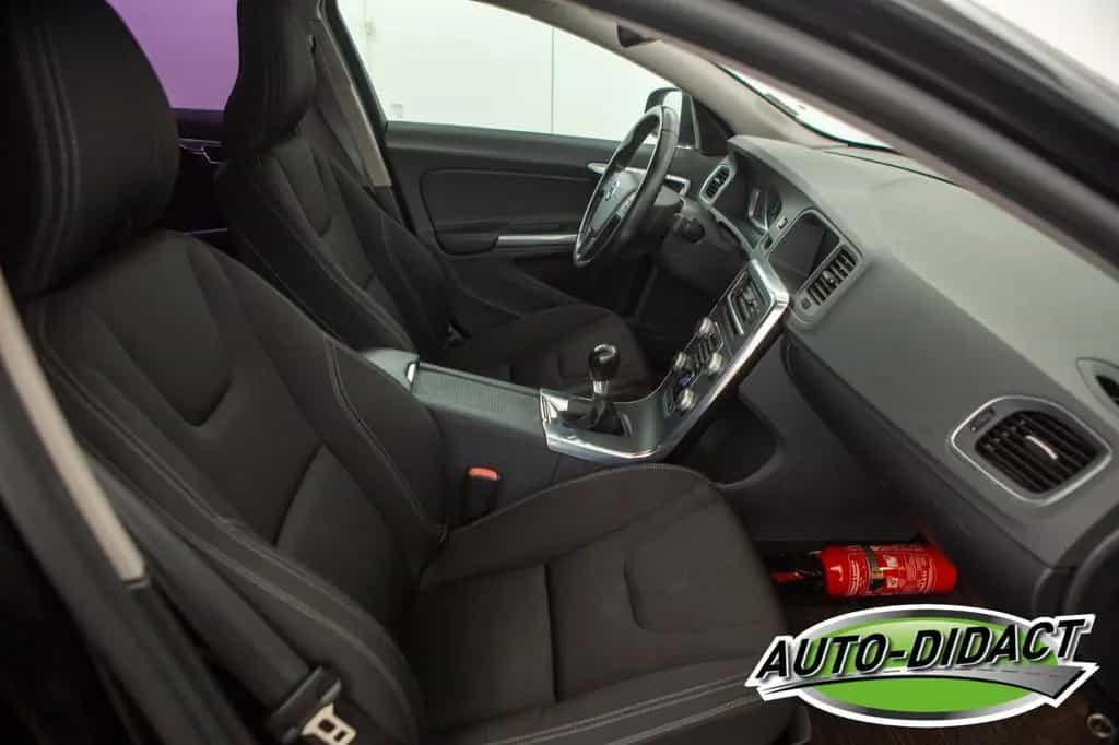 Volvo S60 Lim. Kinetic 03/2015-photo-25