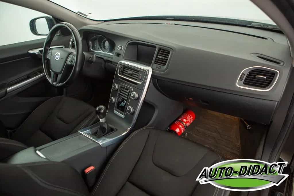 Volvo S60 Lim. Kinetic 03/2015-photo-27