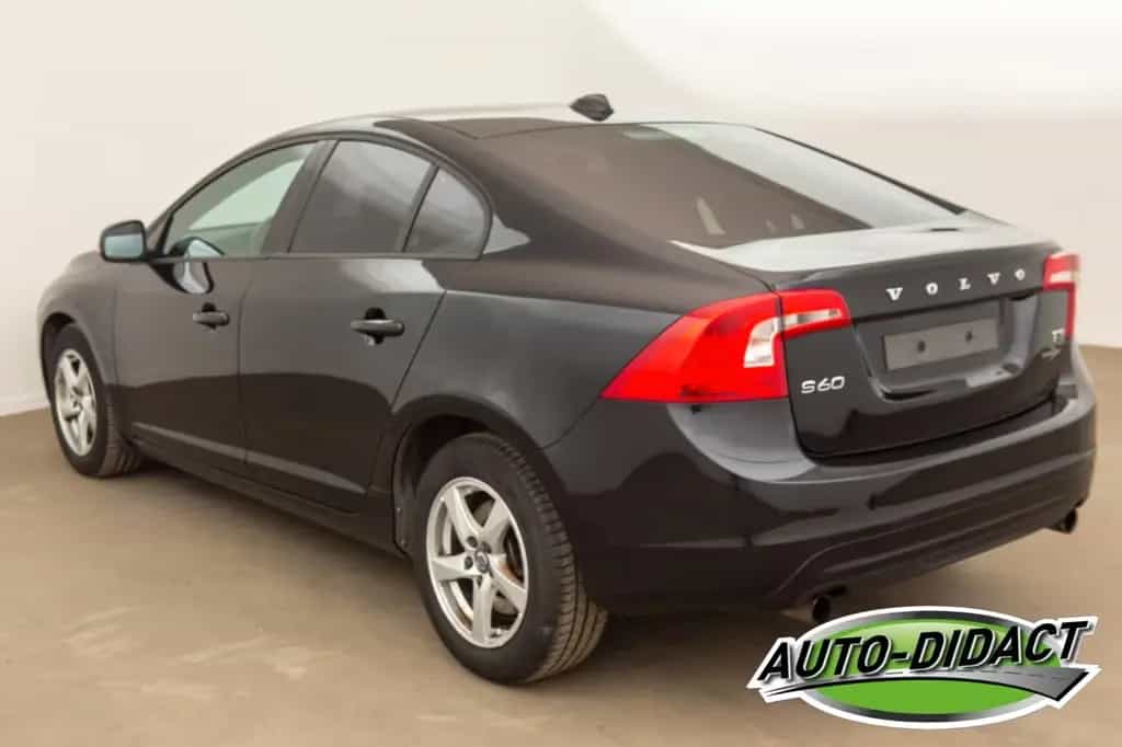 Volvo S60 Lim. Kinetic 03/2015-photo-3