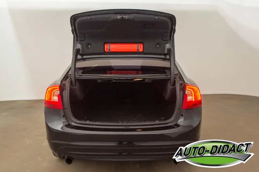 Volvo S60 Lim. Kinetic 03/2015-photo-30
