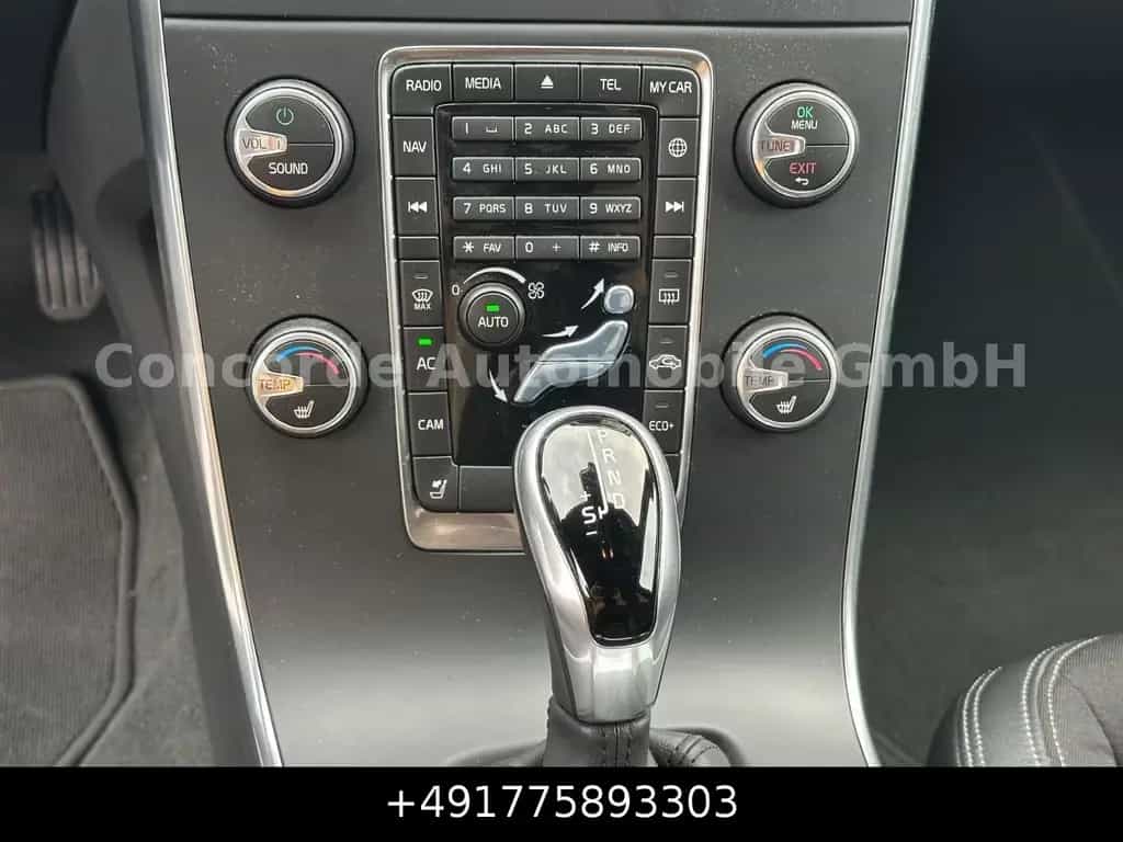 Volvo V60 Kombi Linje  BI-XENON RFK AUTOMATIK SHZ AHK 03/2017-photo-12