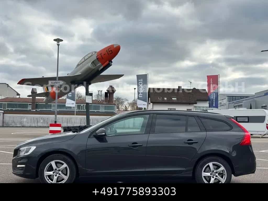 Volvo V60 Kombi Linje  BI-XENON RFK AUTOMATIK SHZ AHK 03/2017-photo-4
