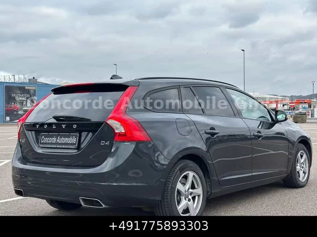 Volvo V60 Kombi Linje  BI-XENON RFK AUTOMATIK SHZ AHK 03/2017-photo-6