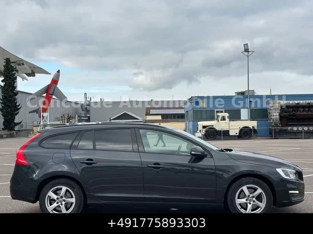 Volvo V60 Kombi Linje  BI-XENON RFK AUTOMATIK SHZ AHK 03/2017-photo-7