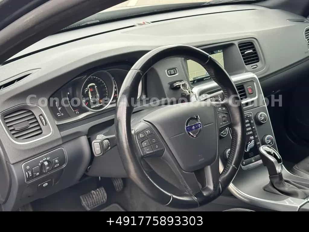 Volvo V60 Kombi Linje  BI-XENON RFK AUTOMATIK SHZ AHK 03/2017-photo-9