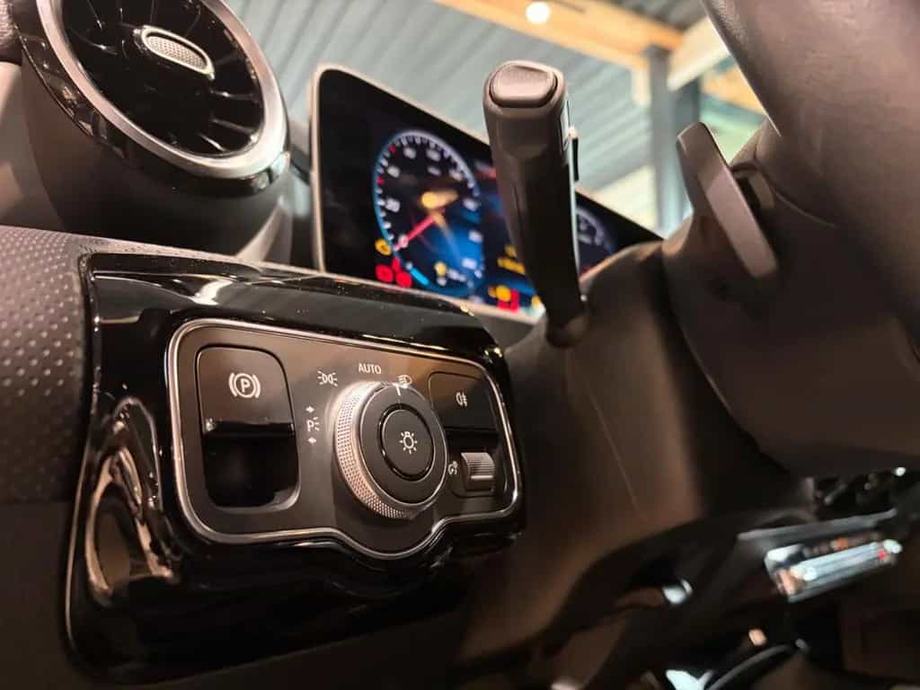 Mercedes-Benz A-Class 220+DISTRONIC+WIDESCREEN+MULTIBEAM+PROGR+MBUX 06/2019-photo-11